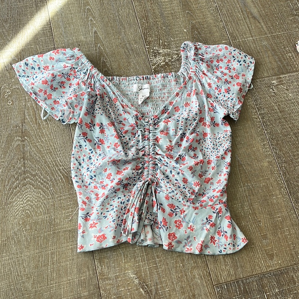 Summery vibes nice blouse